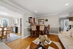 38 Elizabeth Dr, Wading River, NY 11792 - Photo 8