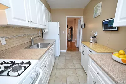 1 Vincent Road #6B, Bronxville, NY 10708 - Photo 8