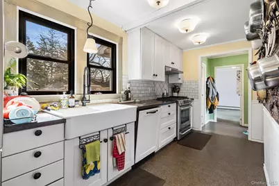 42 Robertson Road, Lynbrook, NY 11563 - Photo 8