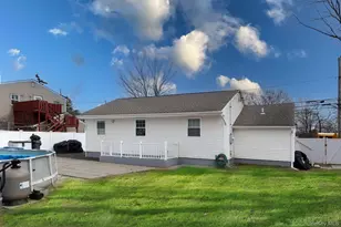 178 Timberline Dr, Brentwood, NY 11717 - Photo 4