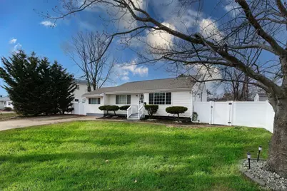 178 Timberline Drive, Brentwood, NY 11717 - Photo 2