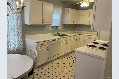 17 Tall Tree Lane, Poughkeepsie, NY 12601 - Photo 4