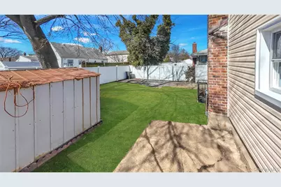 37 Lancaster Place, Hempstead, NY 11550 - Photo 44