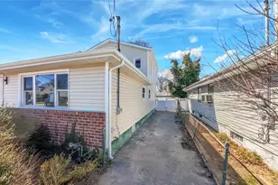 37 Lancaster Pl, Hempstead, NY 11550 - Photo 10