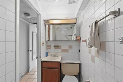 115 Winfred Avenue, Yonkers, NY 10704 - Photo 38