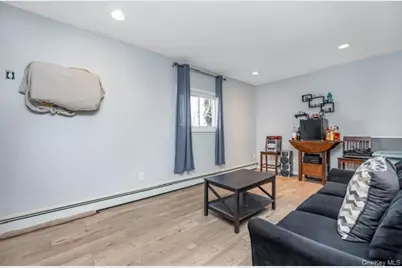 260 New Hampshire Avenue, Bay Shore, NY 11706 - Photo 12