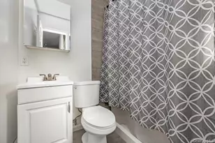 260 New Hampshire Ave, Bay Shore, NY 11706 - Photo 16