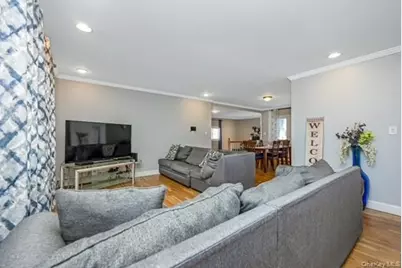 260 New Hampshire Avenue, Bay Shore, NY 11706 - Photo 4