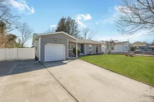 260 New Hampshire Ave, Bay Shore, NY 11706 - Photo 2