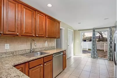 260 New Hampshire Avenue, Bay Shore, NY 11706 - Photo 8