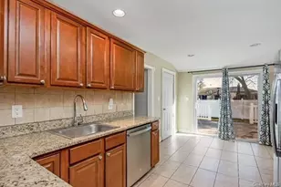 260 New Hampshire Ave, Bay Shore, NY 11706 - Photo 8