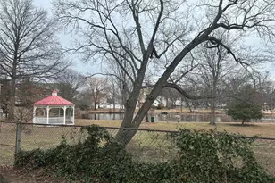 21 Wellington Pl, Amityville, NY 11701 - Photo 4