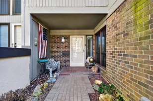 285 Carriage House Dr, Jericho, NY 11753 - Photo 2