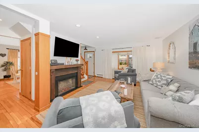 2420 Willow Street, Wantagh, NY 11793 - Photo 10