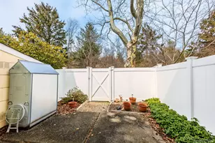 8 Sharpsburg Ct, Coram, NY 11727 - Photo 34