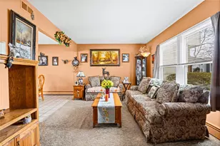 8 Sharpsburg Ct, Coram, NY 11727 - Photo 4