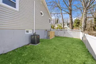 75 Hawthorne Rd, Kings Park, NY 11754 - Photo 32