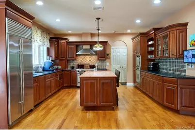 637 S Mountain Road, New City, NY 10956 - Photo 14