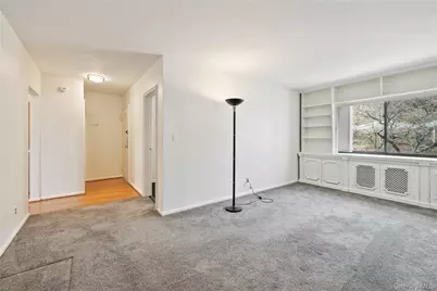 8 Lawrence Drive #C, White Plains, NY 10603 - Photo 4