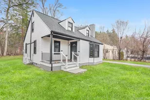 5 Sherwood Pl, Hyde Park, NY 12538 - Photo 2