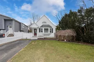 129 Norwalk Ave, Medford, NY 11763 - Photo 2