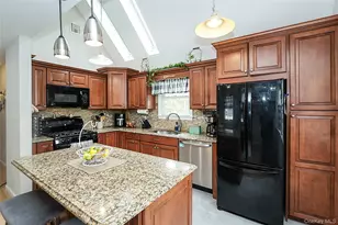 129 Norwalk Ave, Medford, NY 11763 - Photo 10