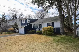 11 Elton St, Westbury, NY 11590 - Photo 4