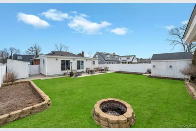 21 Lowell Drive, Farmingdale, NY 11735 - Photo 6