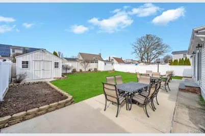 21 Lowell Drive, Farmingdale, NY 11735 - Photo 4