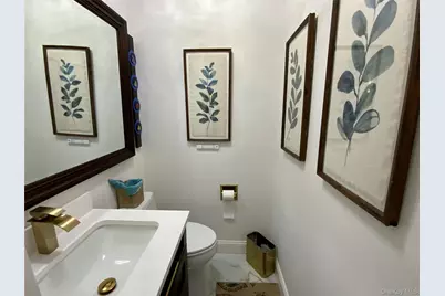 26910 Grand Central Parkway #21V, Floral Park, NY 11005 - Photo 14