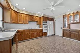 7 1st Ave, Bayville, NY 11709 - Photo 12