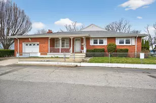 7 1st Ave, Bayville, NY 11709 - Photo 2