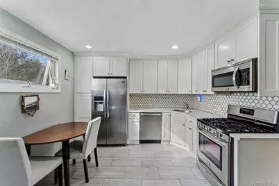 68 Putnam Avenue, Valley Stream, NY 11580 - Photo 8