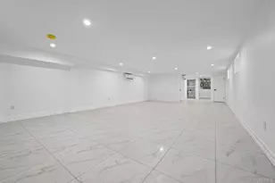 160-15 118th Rd, Jamaica, NY 11434 - Photo 16