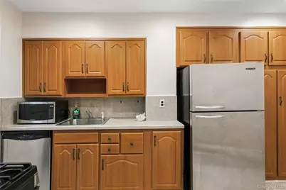 75-23 168 Street, Fresh Meadows, NY 11366 - Photo 10