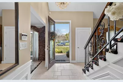 18 Chardonnay Road, Commack, NY 11725 - Photo 8