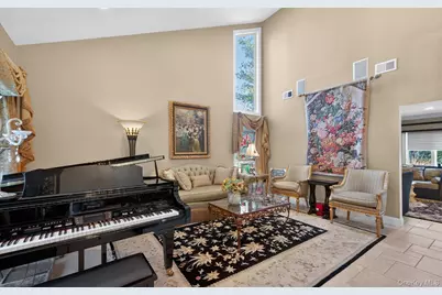 18 Chardonnay Road, Commack, NY 11725 - Photo 10