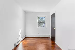 345 41 St St, Copiague, NY 11726 - Photo 10