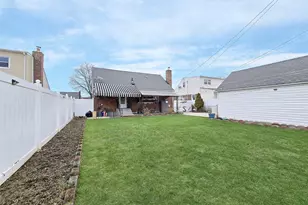 43 McAlester Ave, Hicksville, NY 11801 - Photo 4