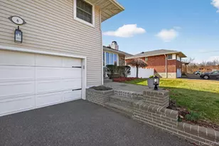 6 Wren Dr, Woodbury, NY 11797 - Photo 4