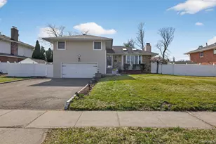 6 Wren Dr, Woodbury, NY 11797 - Photo 2