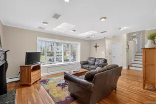 6 Wren Dr, Woodbury, NY 11797 - Photo 8