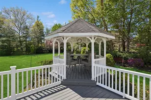 4 Astor Ct, Dix Hills, NY 11746 - Photo 36