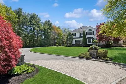 4 Astor Court, Dix Hills, NY 11746 - Photo 2