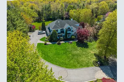 4 Astor Court, Dix Hills, NY 11746 - Photo 4
