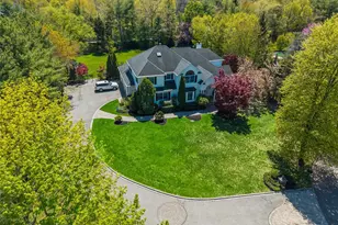 4 Astor Ct, Dix Hills, NY 11746 - Photo 4