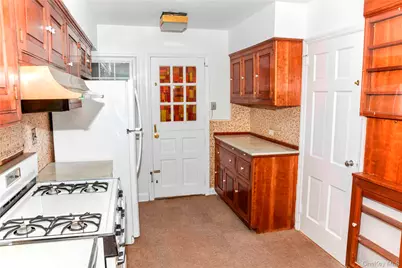 138 Chestnut Street, Lynbrook, NY 11563 - Photo 10