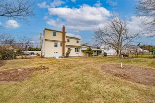 855 Pease Ln, West Islip, NY 11795 - Photo 24