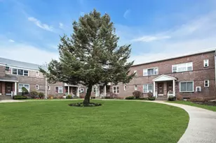 198-28 Pompeii Ave, Hollis, NY 11423 - Photo 12