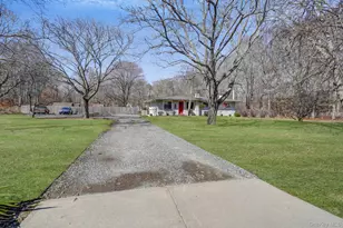 146 Halsey Manor Rd, Manorville, NY 11949 - Photo 4